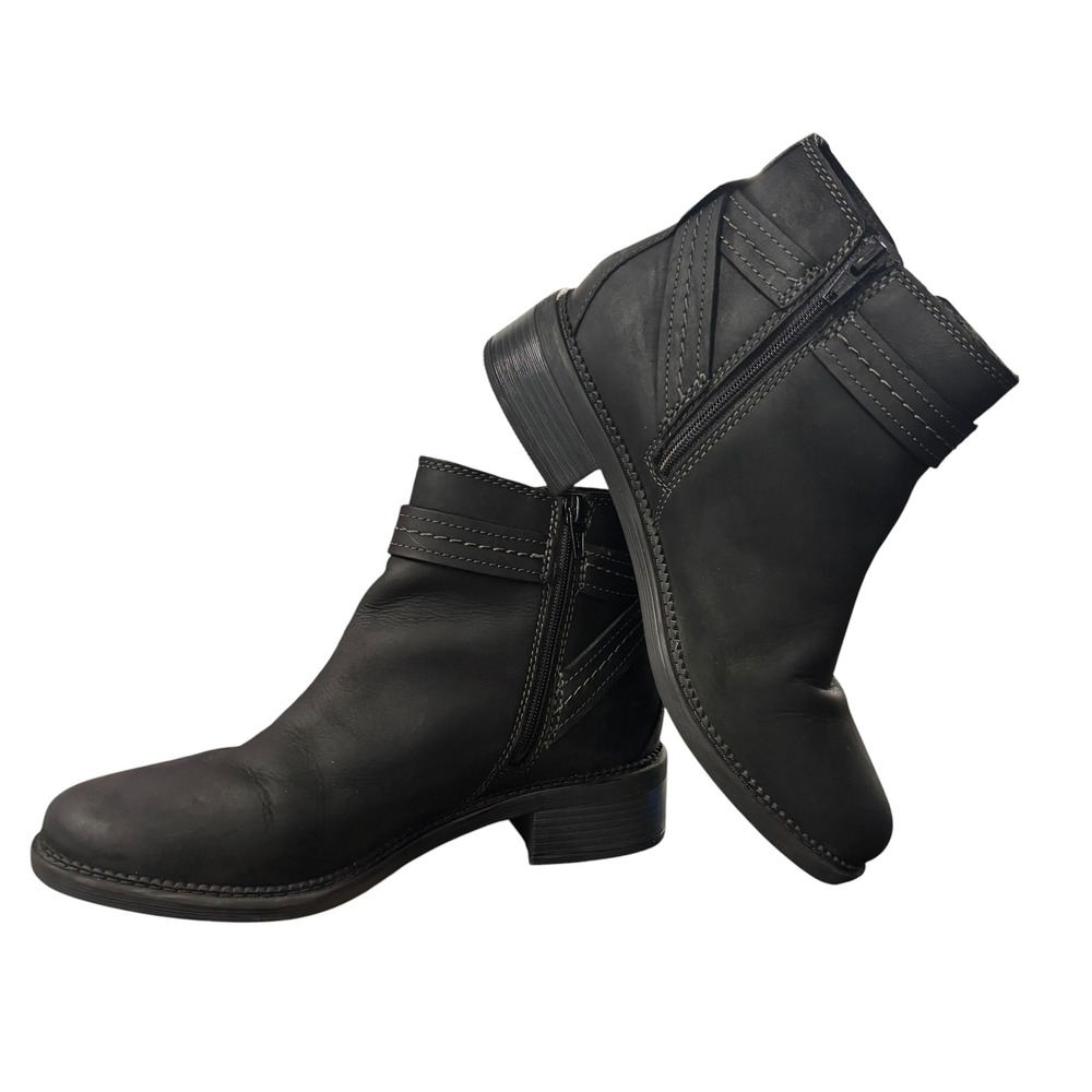 Clarks Maye Womens Black Leather Moto Ankle Boots Buckle Strap Size 8 M